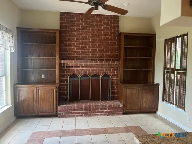 4612 County Road 117 Floresville, TX 78114