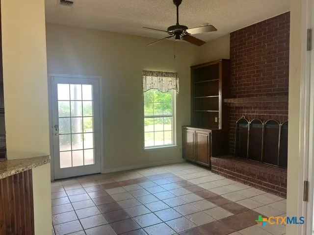 4612 County Road 117 Floresville, TX 78114