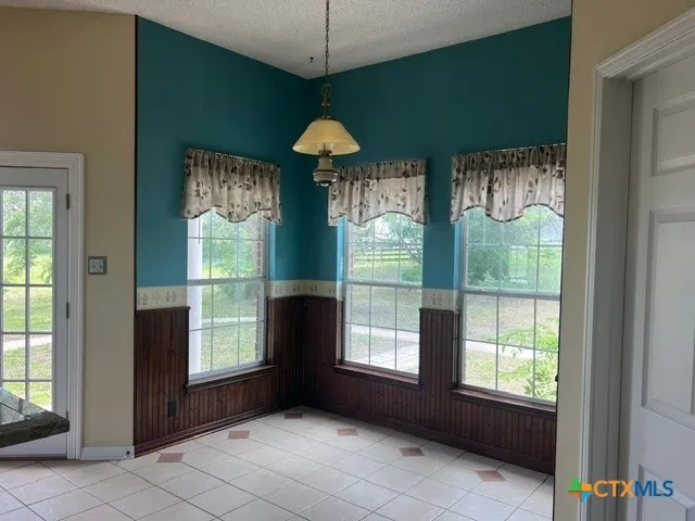 4612 County Road 117 Floresville, TX 78114