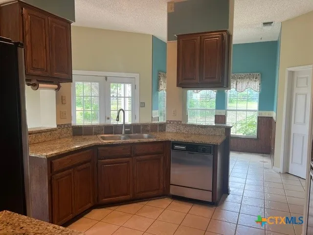 4612 County Road 117 Floresville, TX 78114