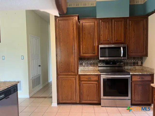 4612 County Road 117 Floresville, TX 78114