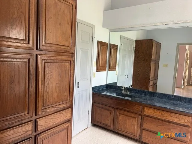 4612 County Road 117 Floresville, TX 78114
