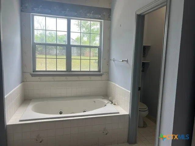 4612 County Road 117 Floresville, TX 78114