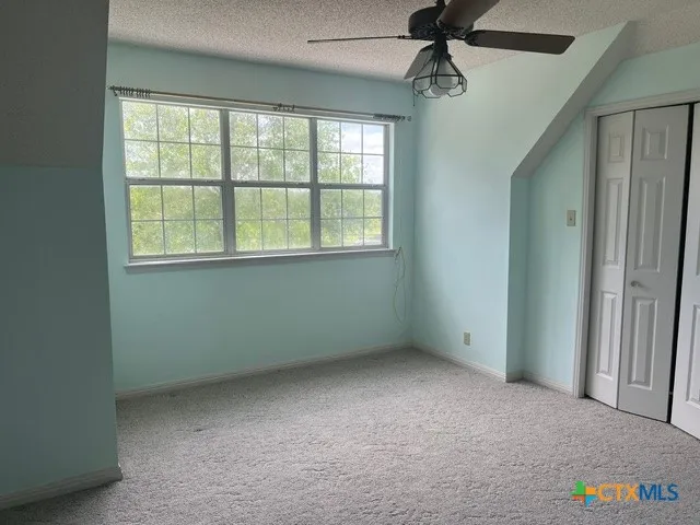 4612 County Road 117 Floresville, TX 78114