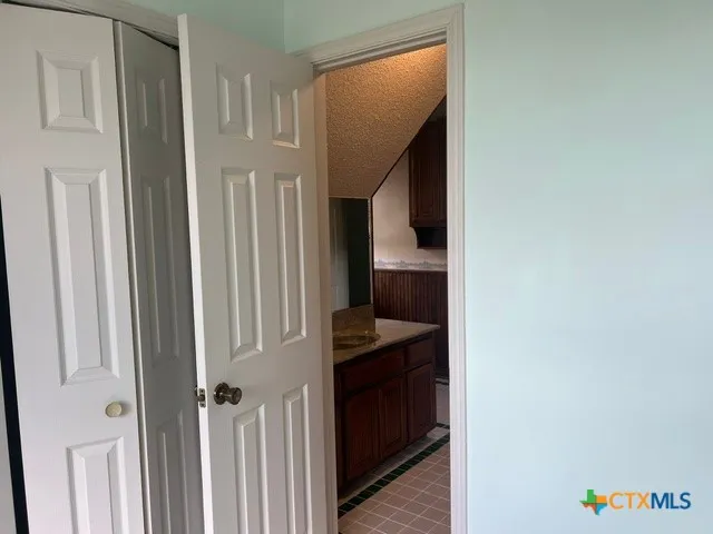 4612 County Road 117 Floresville, TX 78114