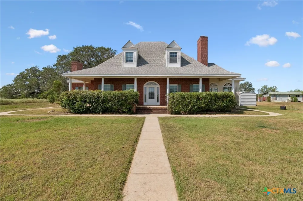 4612 County Road 117 Floresville, TX 78114