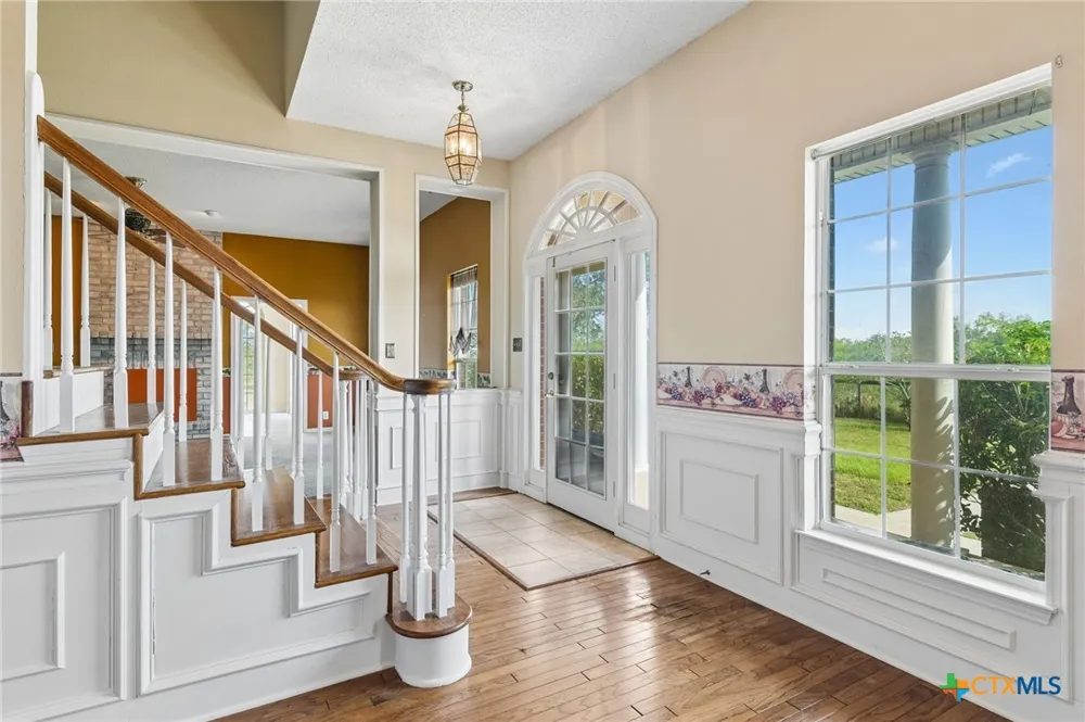 4612 County Road 117 Floresville, TX 78114