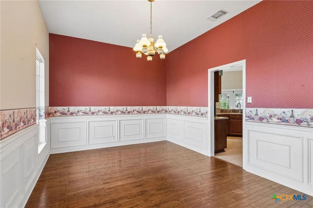 4612 County Road 117 Floresville, TX 78114