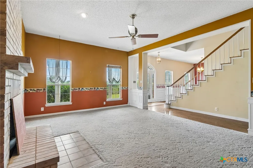 4612 County Road 117 Floresville, TX 78114