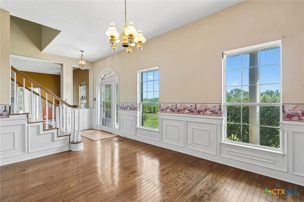 4612 County Road 117 Floresville, TX 78114