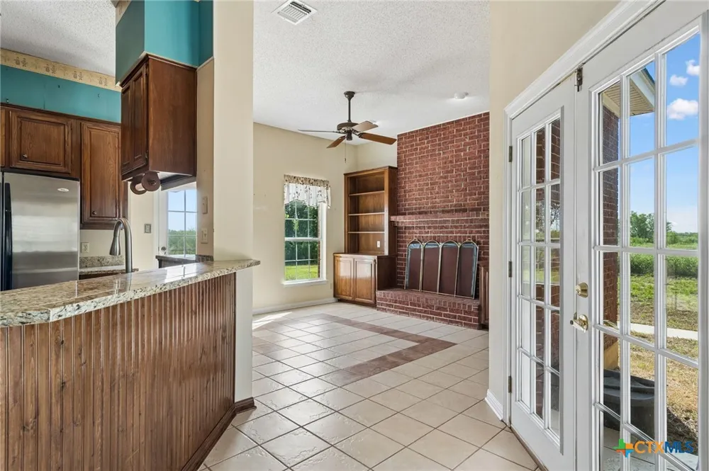 4612 County Road 117 Floresville, TX 78114