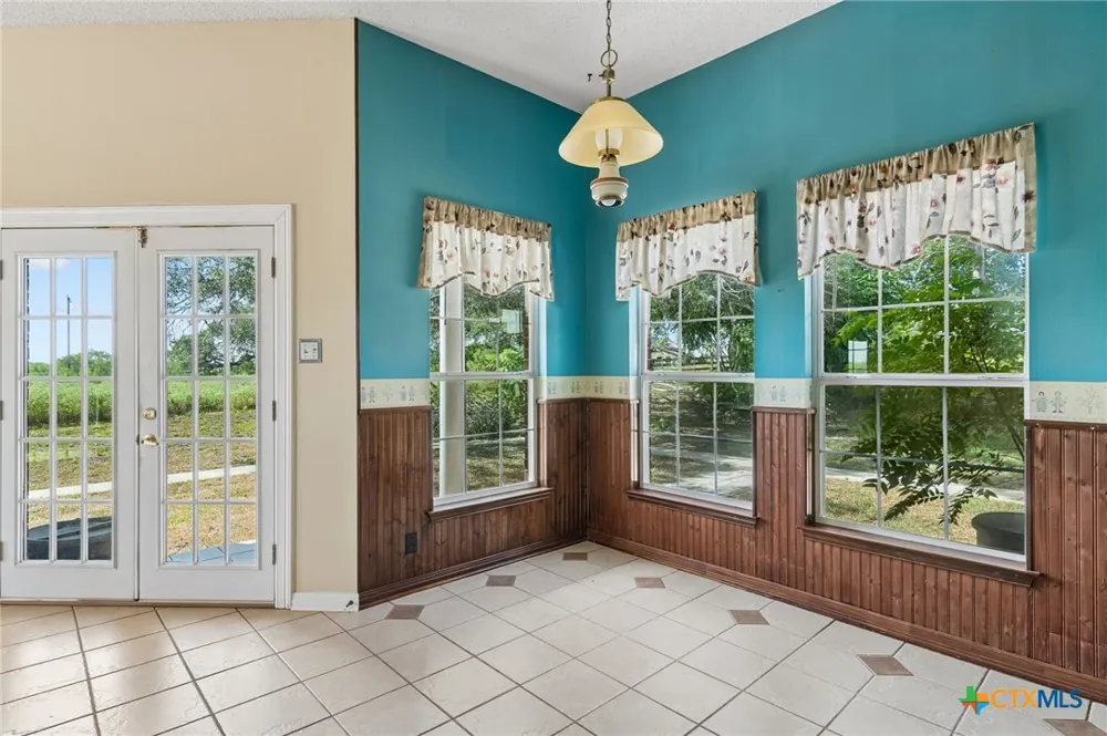 4612 County Road 117 Floresville, TX 78114
