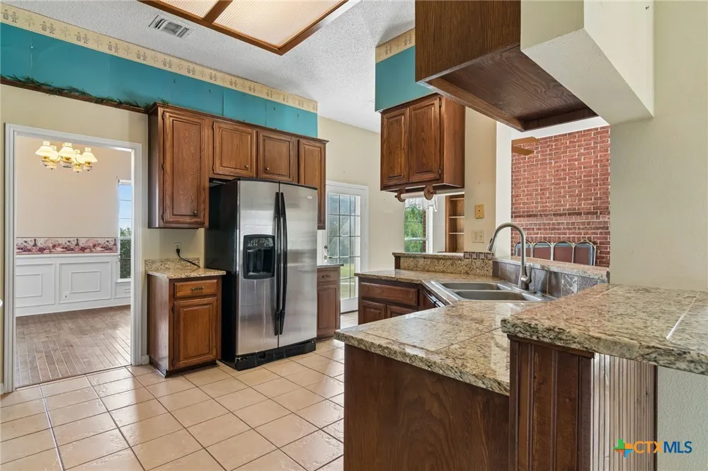 4612 County Road 117 Floresville, TX 78114