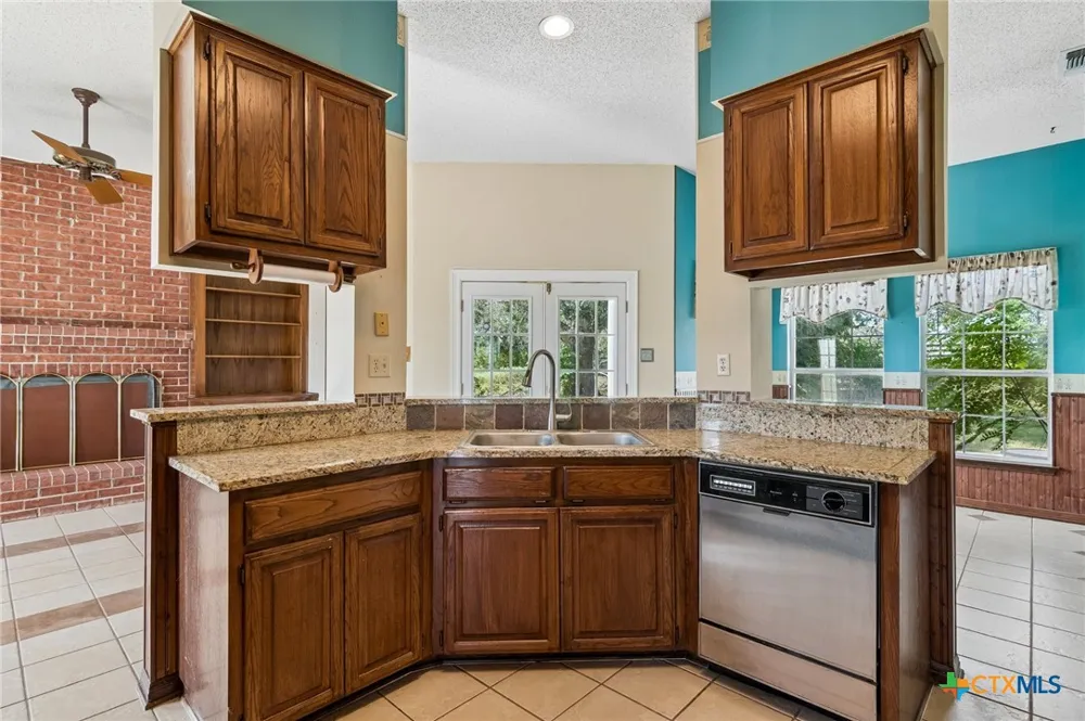 4612 County Road 117 Floresville, TX 78114