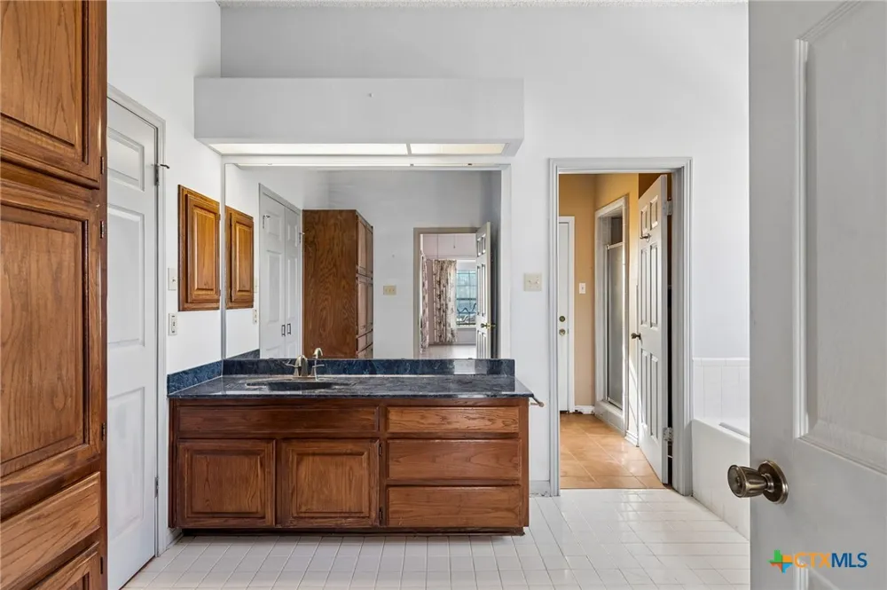 4612 County Road 117 Floresville, TX 78114