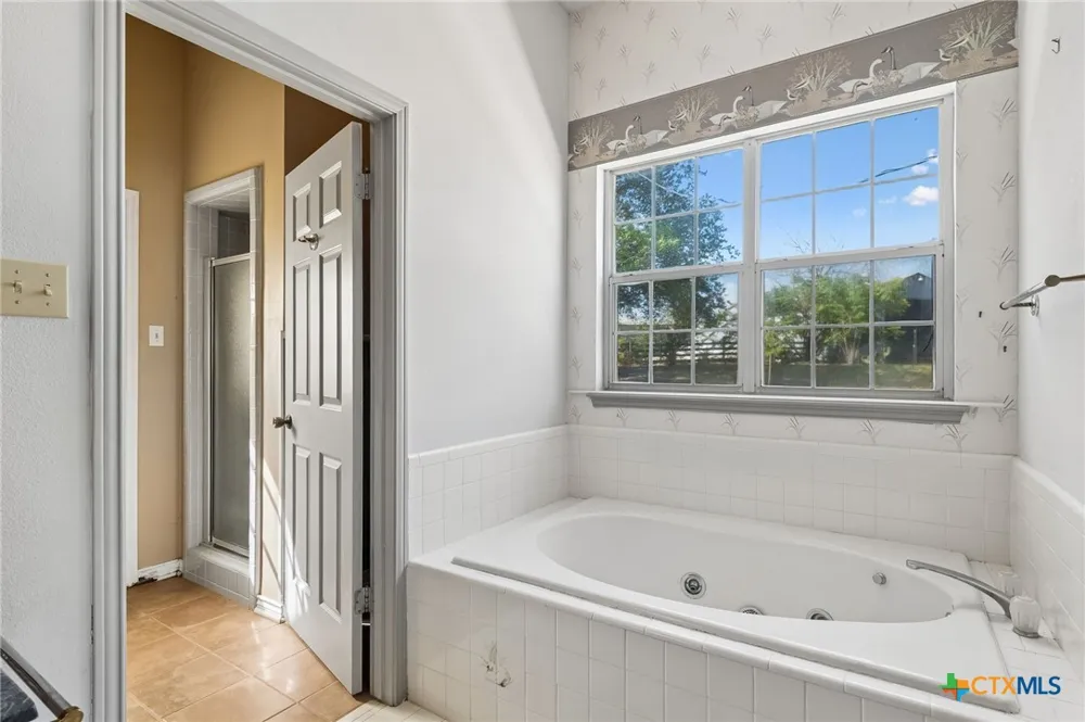 4612 County Road 117 Floresville, TX 78114