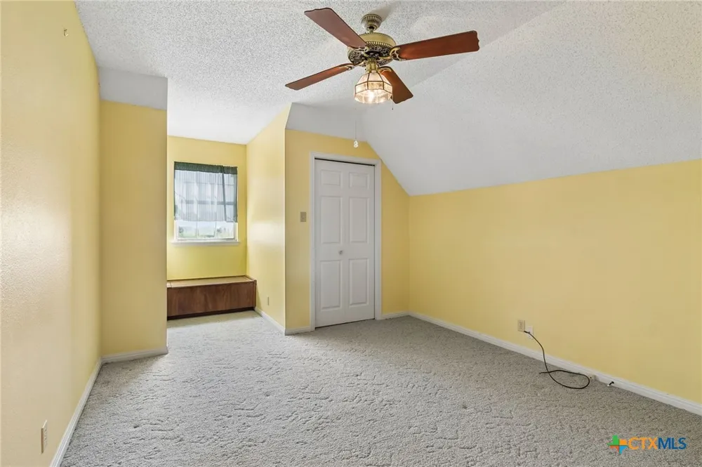 4612 County Road 117 Floresville, TX 78114