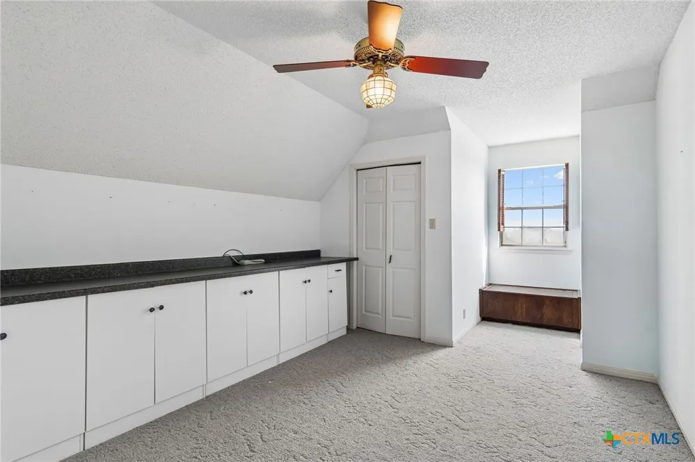 4612 County Road 117 Floresville, TX 78114