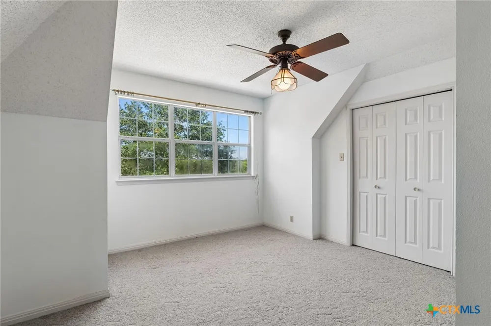 4612 County Road 117 Floresville, TX 78114