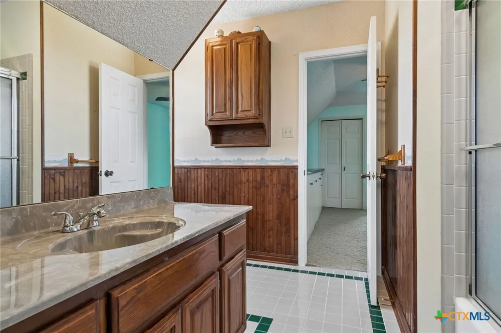 4612 County Road 117 Floresville, TX 78114