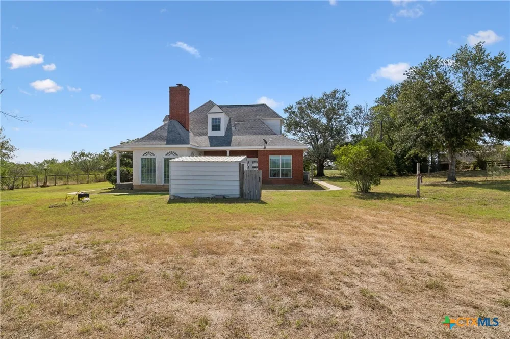 4612 County Road 117 Floresville, TX 78114