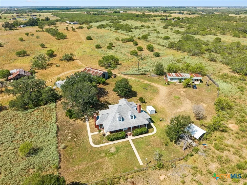 4612 County Road 117 Floresville, TX 78114