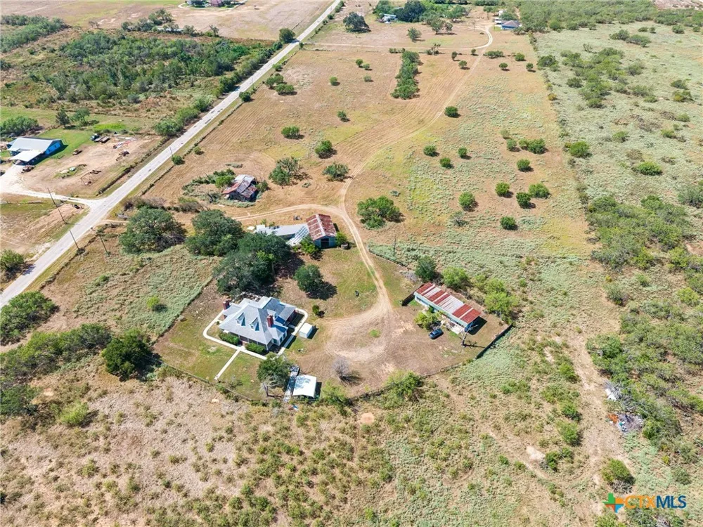 4612 County Road 117 Floresville, TX 78114