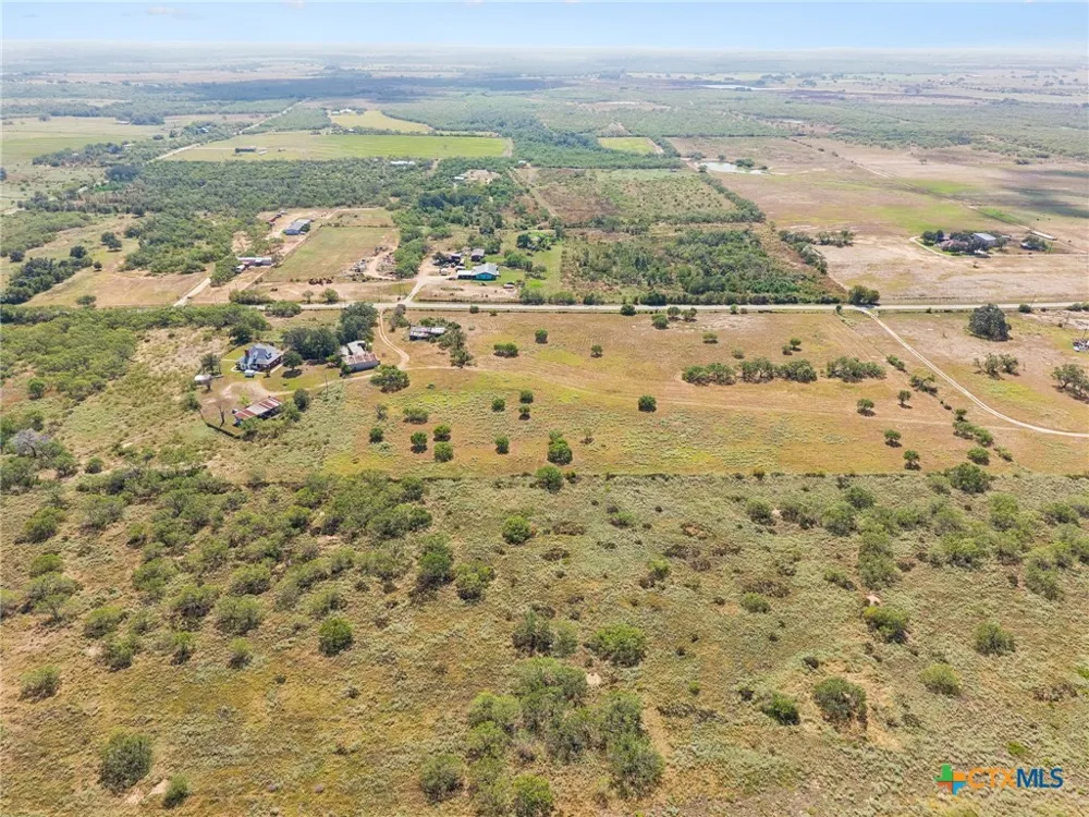 4612 County Road 117 Floresville, TX 78114