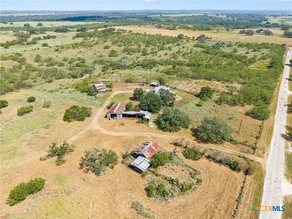 4612 County Road 117 Floresville, TX 78114