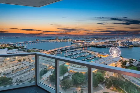 244 Biscayne Blvd #3602