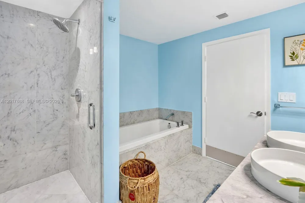 244 Biscayne Blvd #3602 Miami, FL 33132
