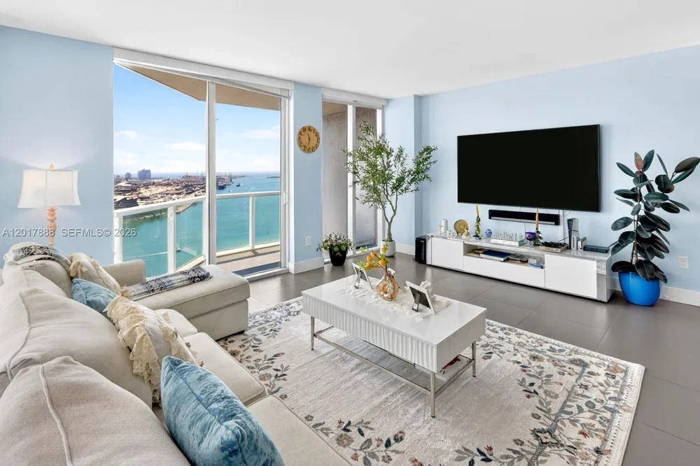 244 Biscayne Blvd #3602 Miami, FL 33132
