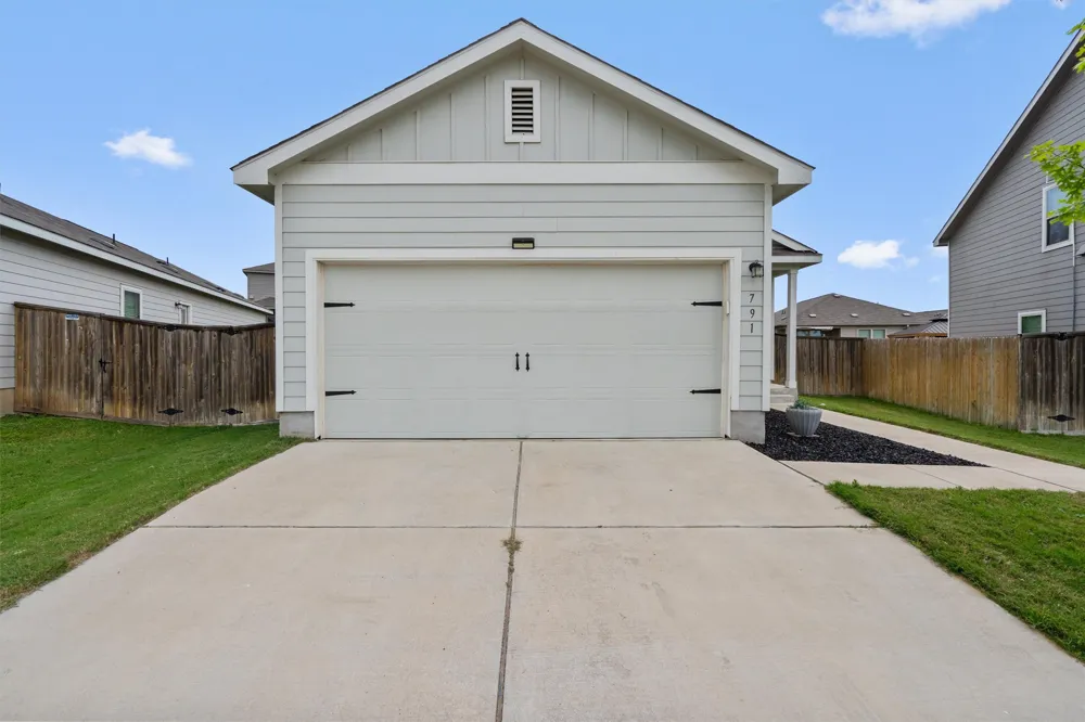 791 Circle Way Jarrell, TX 76537
