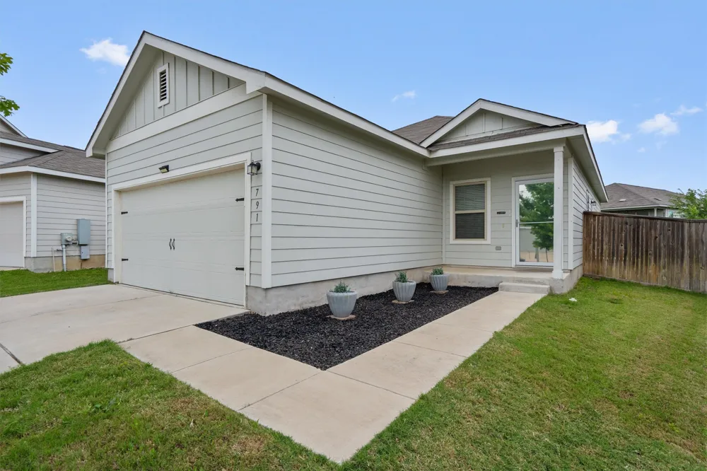 791 Circle Way Jarrell, TX 76537