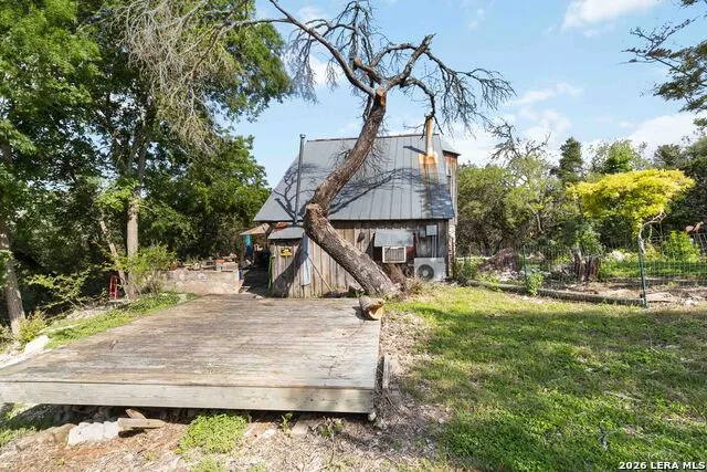 221 APACHERIA PASS W Comfort, TX 78013