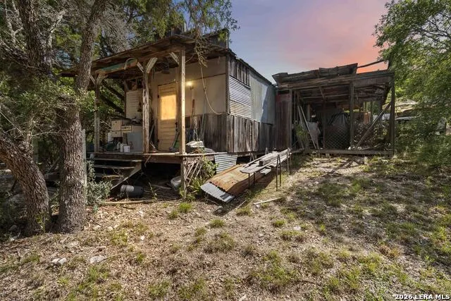 221 APACHERIA PASS W Comfort, TX 78013