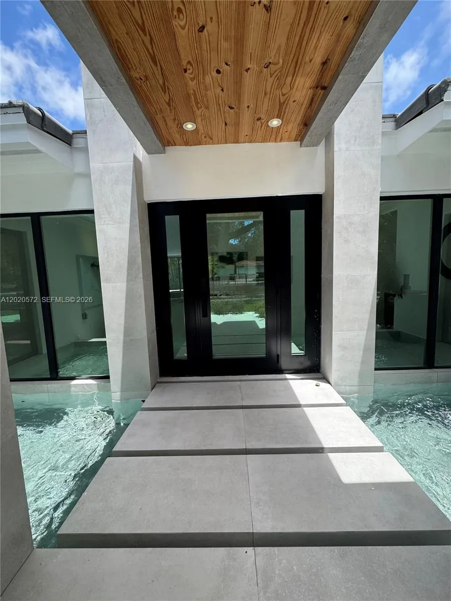 439 Hardee Rd Coral Gables, FL 33146