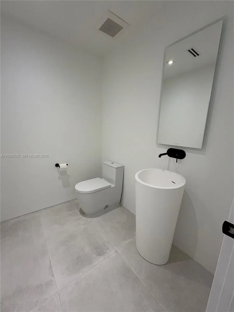439 Hardee Rd Coral Gables, FL 33146