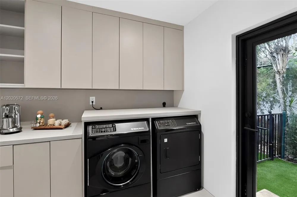 439 Hardee Rd Coral Gables, FL 33146