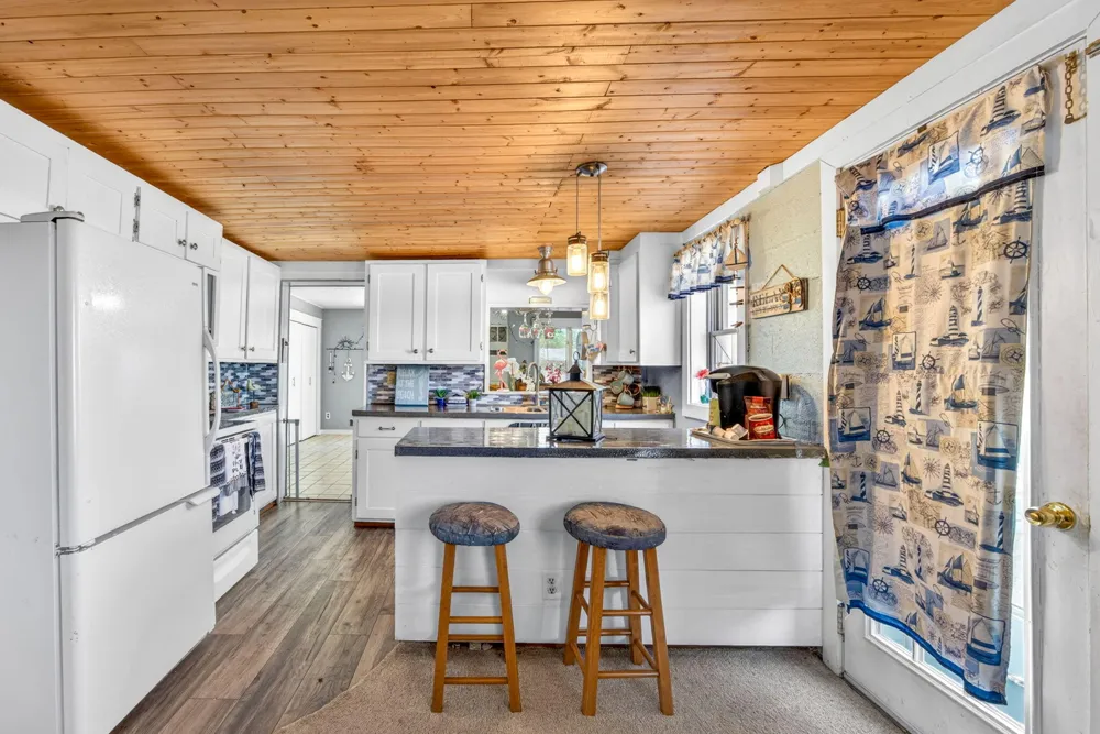 19380 E Chippewa Drive Rodney, MI 49342