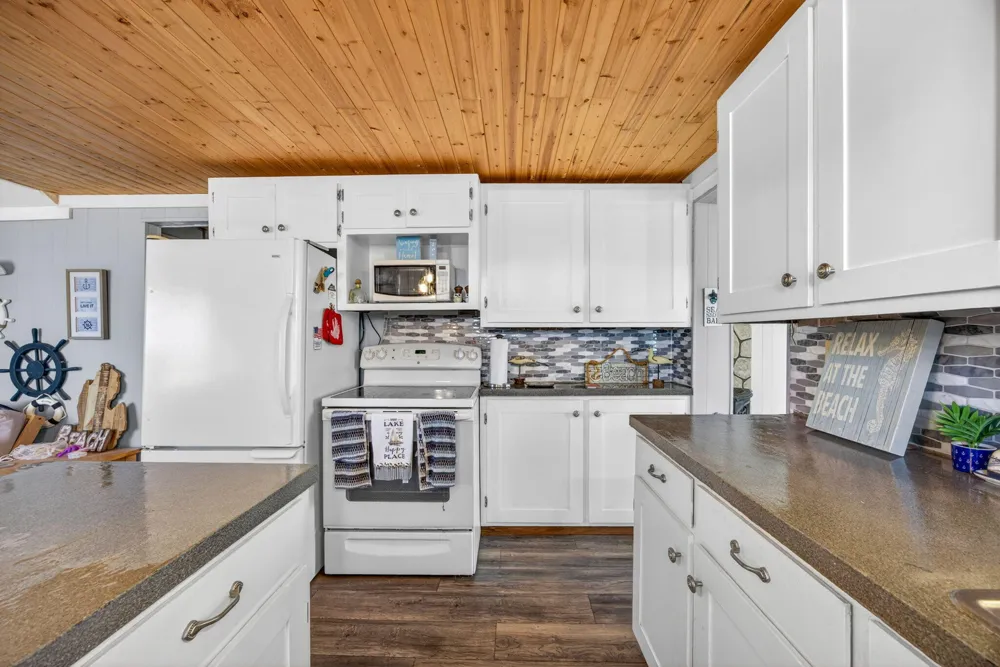 19380 E Chippewa Drive Rodney, MI 49342