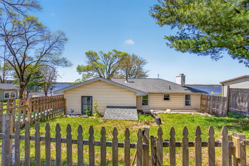 19380 E Chippewa Drive Rodney, MI 49342