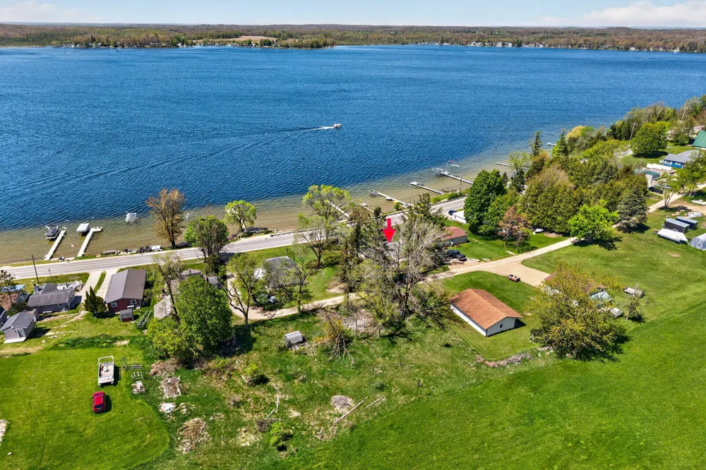 19380 E Chippewa Drive Rodney, MI 49342