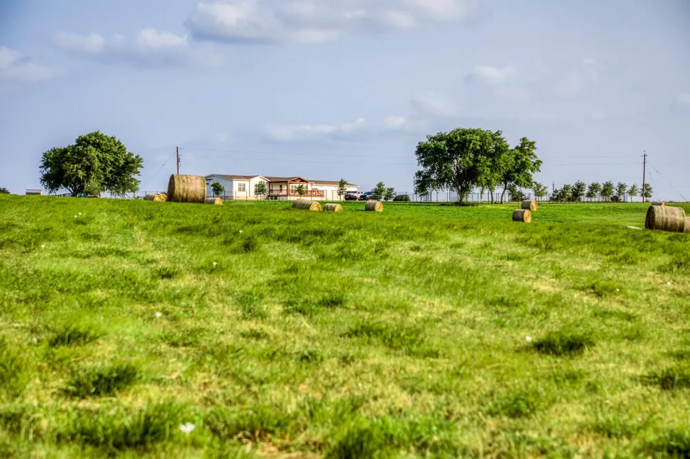 3575 County Road 271 Moulton, TX 77975