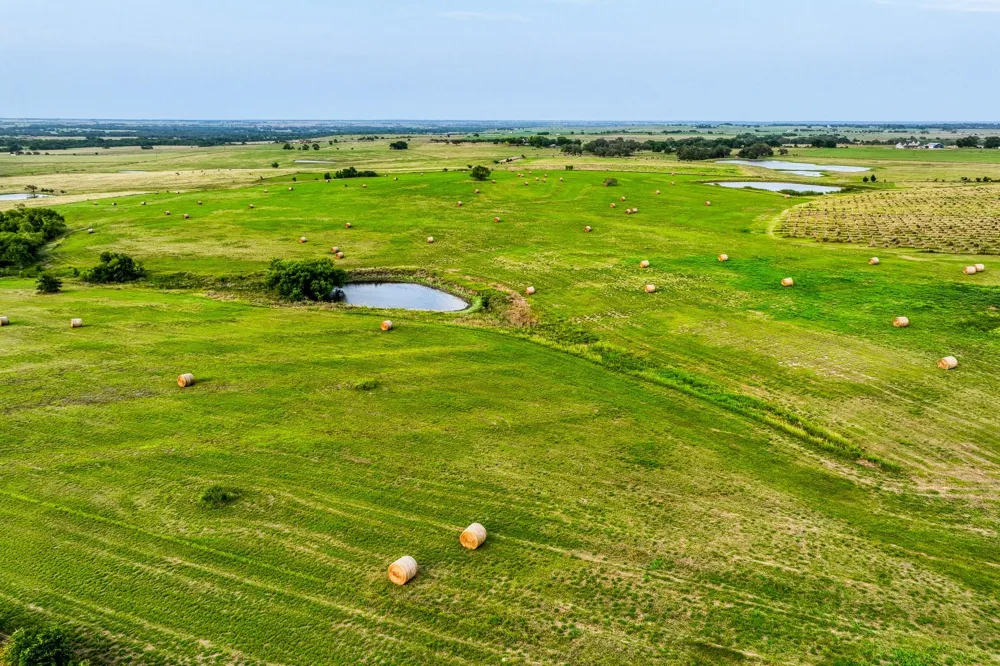 3575 County Road 271 Moulton, TX 77975