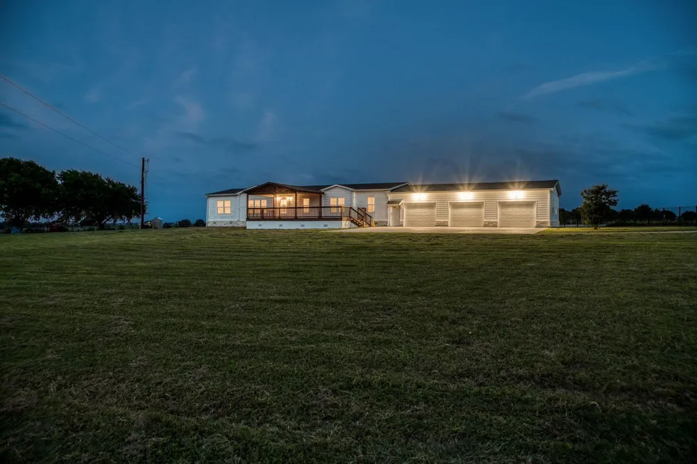 3575 County Road 271 Moulton, TX 77975