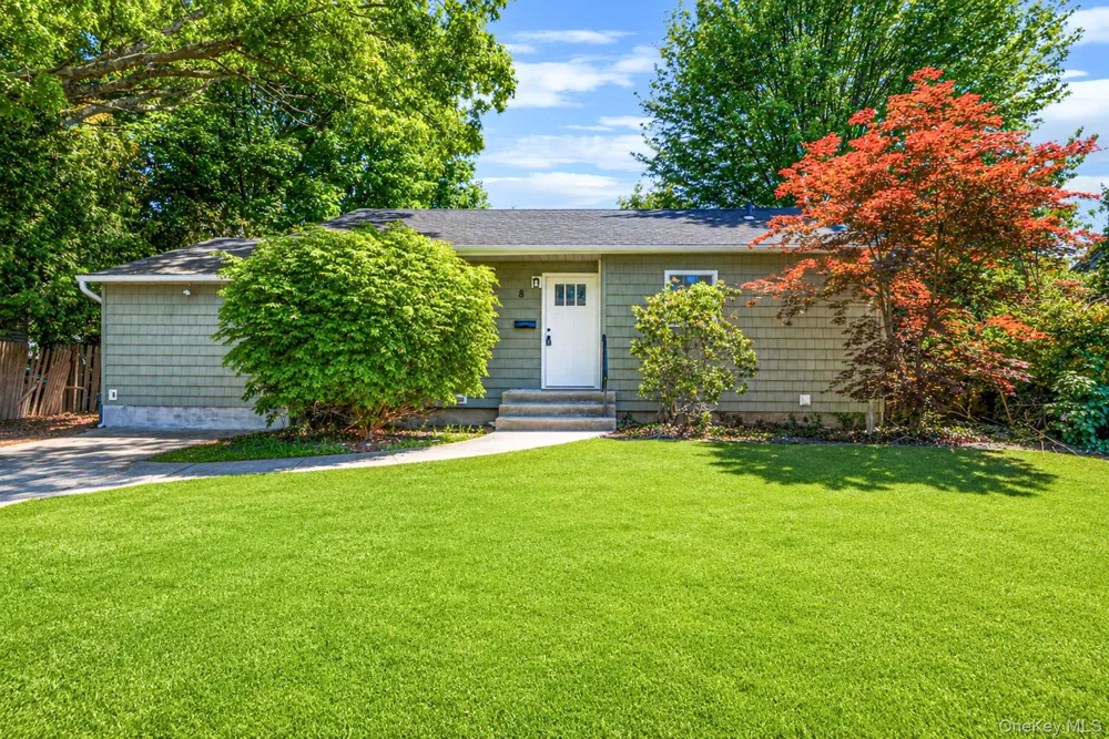 8 Wood Haven Place East Northport, NY 11731