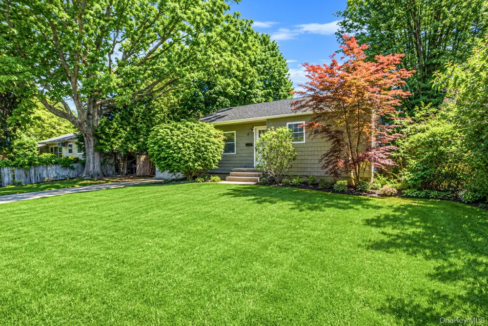 8 Wood Haven Place East Northport, NY 11731