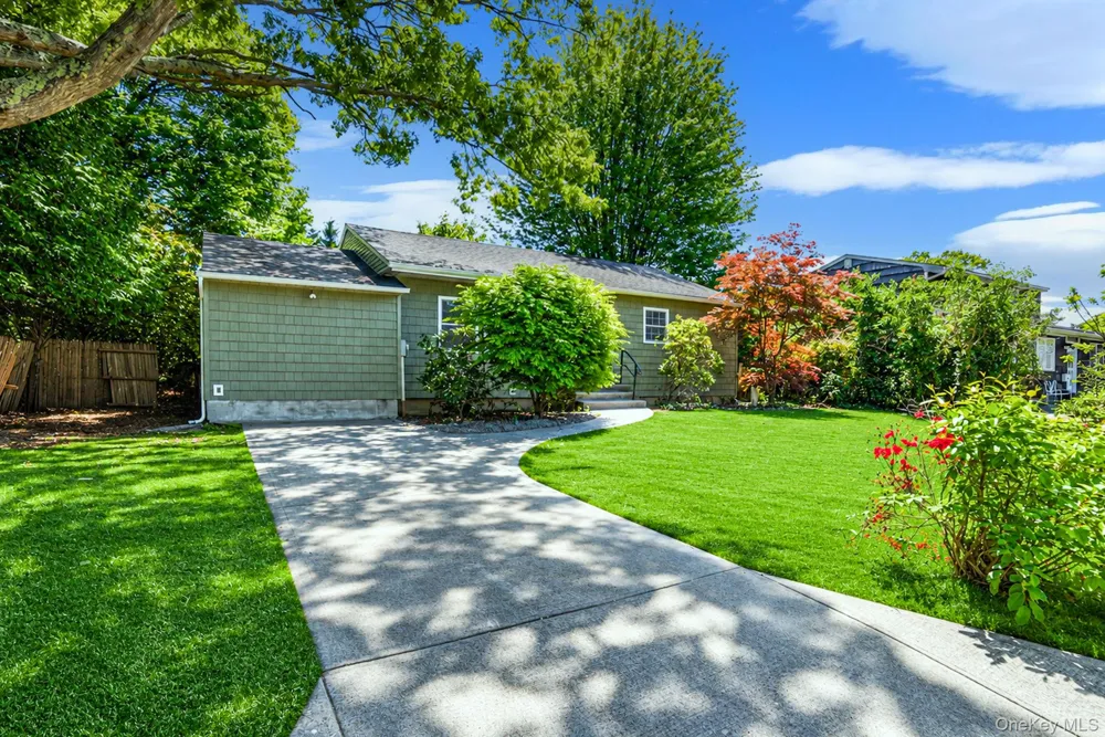 8 Wood Haven Place East Northport, NY 11731