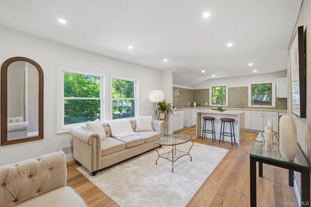 8 Wood Haven Place East Northport, NY 11731
